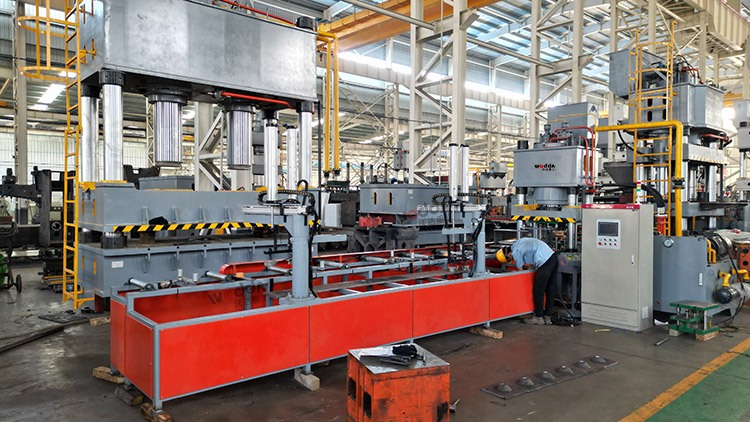 500噸錨桿托盤液壓機車間實拍 500噸錨桿托盤液壓機車間實拍