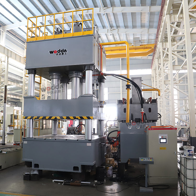 1000噸四柱液壓機(jī)車間實物圖