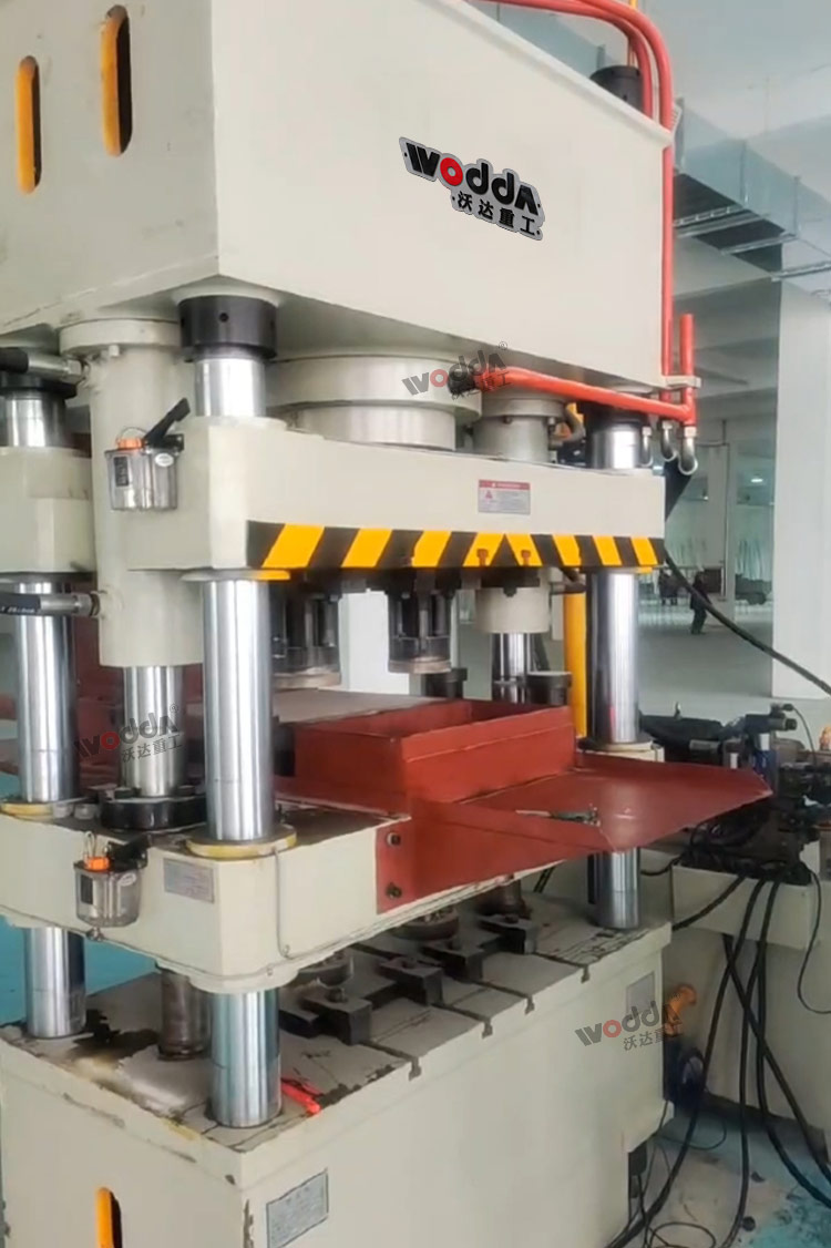 全自動(dòng)粉末成型液壓機(jī) 全自動(dòng)粉末成型液壓機(jī)