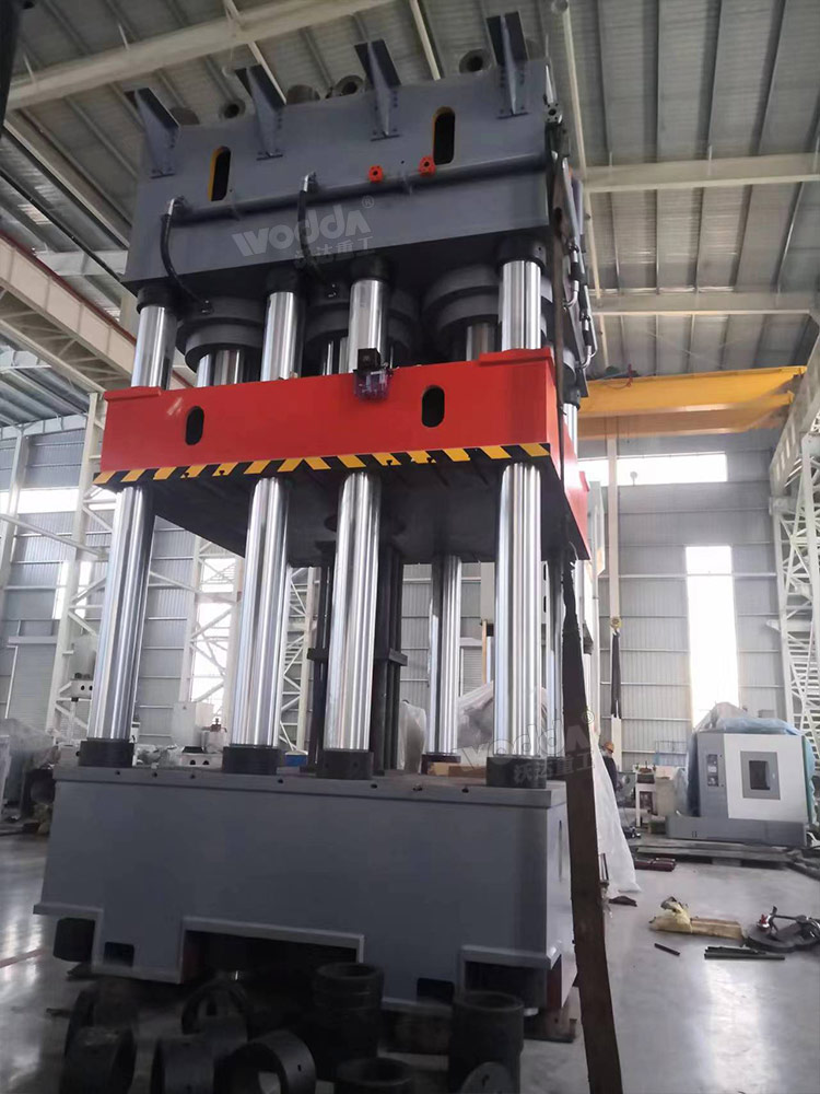 4500噸鋼木門(mén)壓花機(jī)車(chē)間安裝 4500噸鋼木門(mén)壓花機(jī)車(chē)間安裝