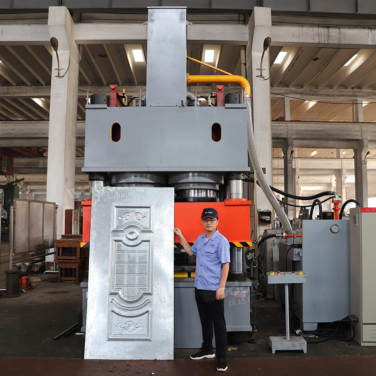 3600噸鋼木門壓花機試機 3600噸鋼木門壓花機試機