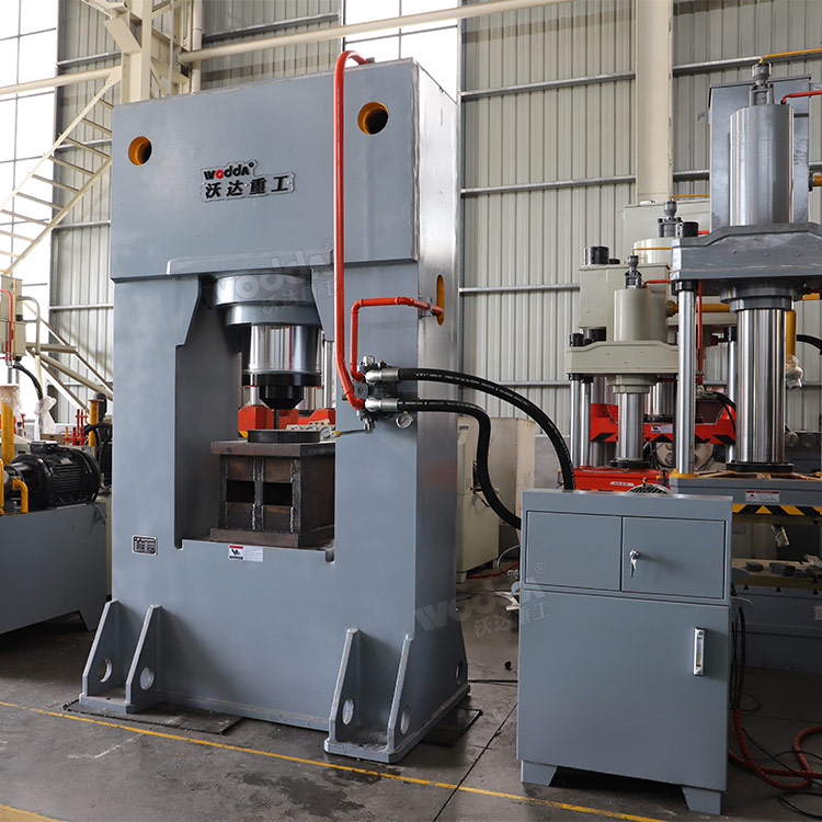 500噸龍門油壓機(jī) 500噸龍門油壓機(jī)