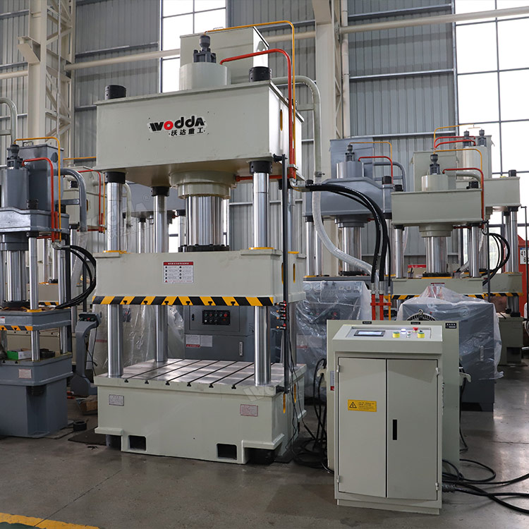 315噸三梁四柱液壓機(jī)車間實(shí)物 315噸三梁四柱液壓機(jī)車間實(shí)物