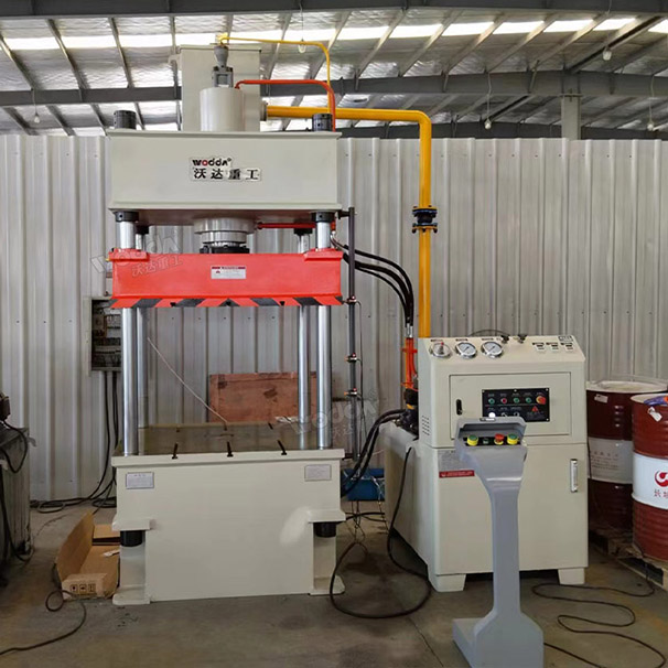 100噸排氣管隔熱罩壓型液壓機(jī)客戶現(xiàn)場(chǎng) 100噸排氣管隔熱罩壓型液壓機(jī)客戶現(xiàn)場(chǎng)