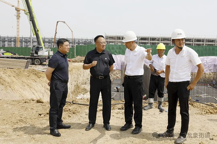 滕州市領(lǐng)導(dǎo)馬金安、崔波現(xiàn)場調(diào)研沃達重工智能精密伺服液壓沖床項目