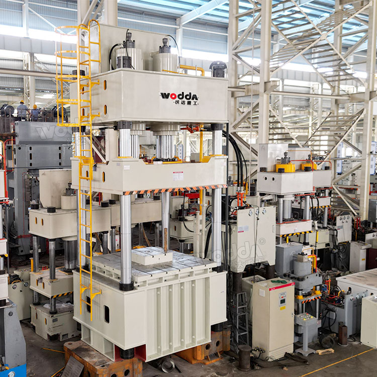 800噸液壓墊拉伸液壓機(jī)車(chē)間實(shí)物 800噸液壓墊拉伸液壓機(jī)車(chē)間實(shí)物