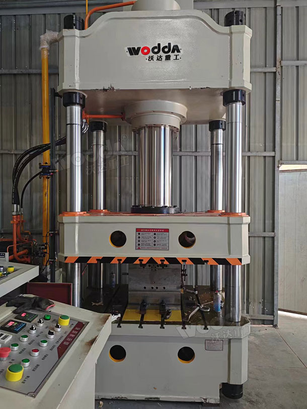 315噸三梁四柱液壓機(jī)客戶現(xiàn)場 315噸三梁四柱液壓機(jī)客戶現(xiàn)場