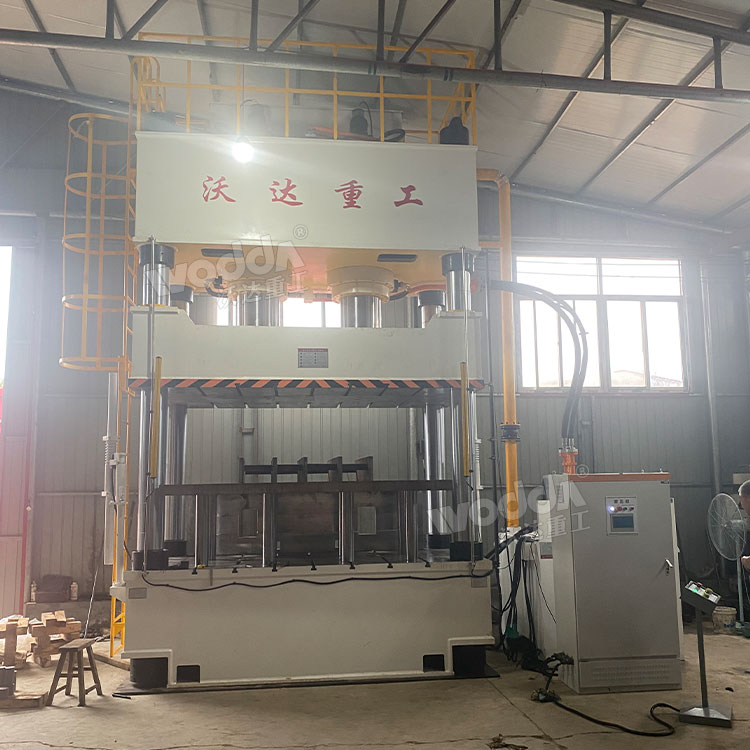 1000噸鈑金成型液壓機客戶現(xiàn)場 1000噸鈑金成型液壓機客戶現(xiàn)場