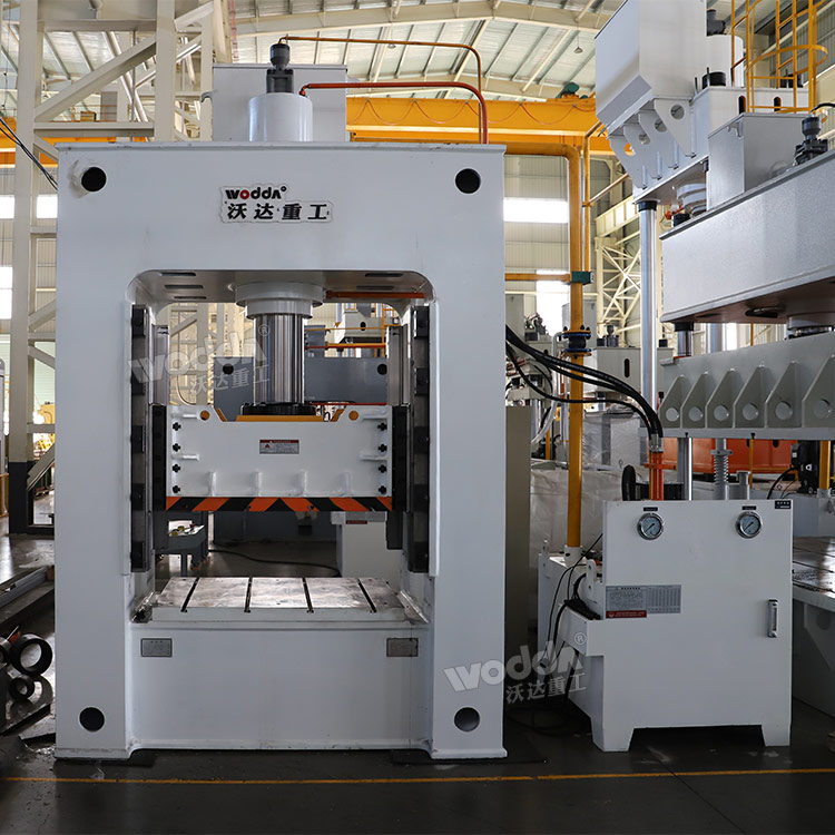 150噸框架式液壓機(jī)車間實物圖 150噸框架式液壓機(jī)車間實物圖