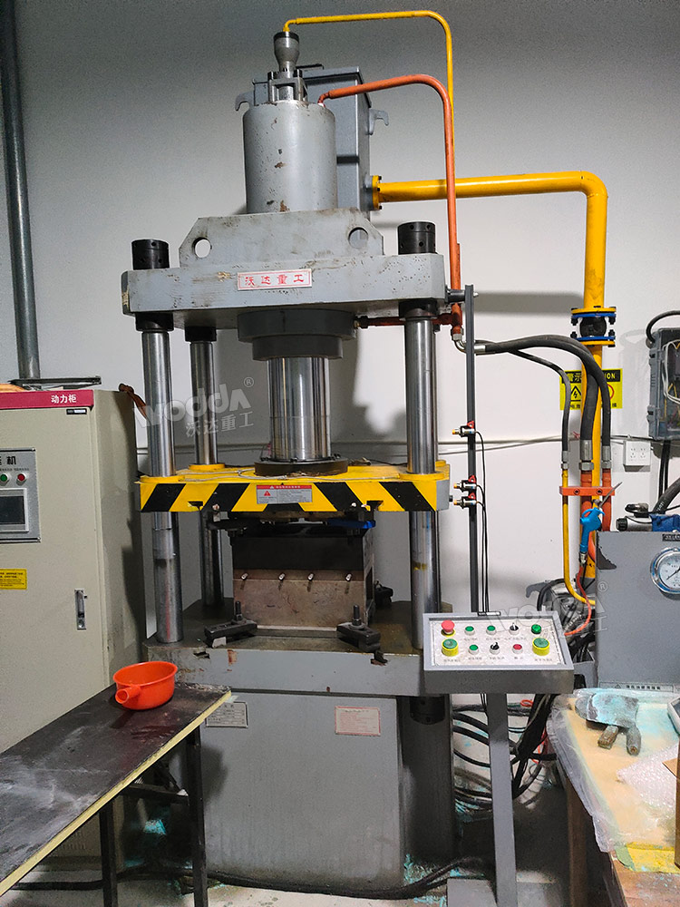 125噸四柱液壓機 125噸四柱液壓機