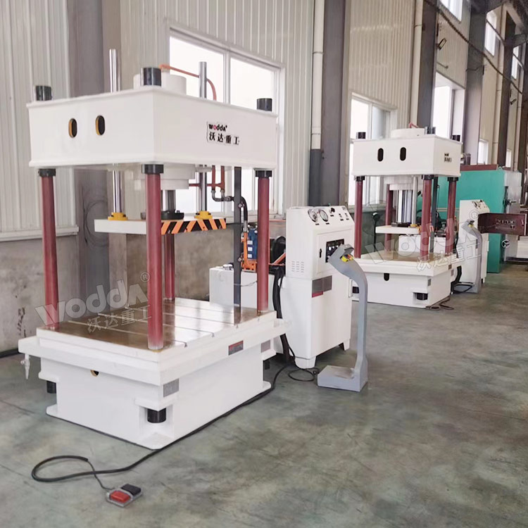 100噸二梁四柱液壓機調試 100噸二梁四柱液壓機調試