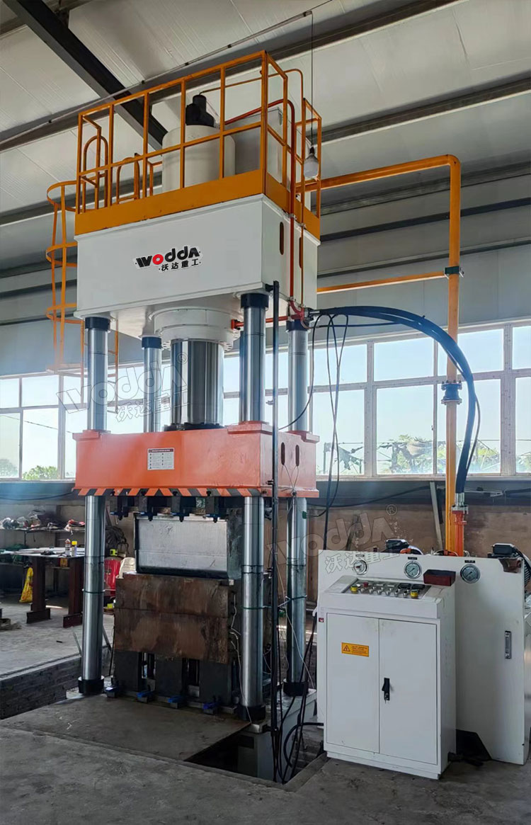 630噸U型樹脂排水溝成型液壓機(jī) 630噸U型樹脂排水溝成型液壓機(jī)