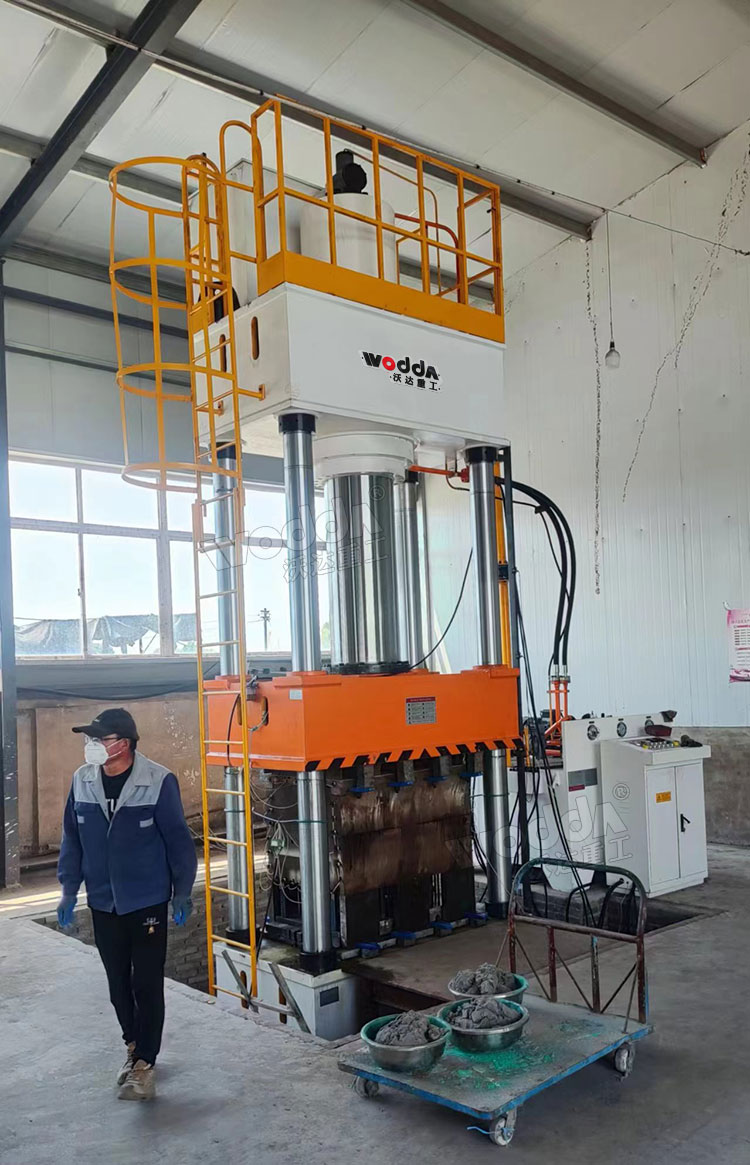 U型樹脂排水溝成型液壓機(jī)試機(jī) U型樹脂排水溝成型液壓機(jī)試機(jī)