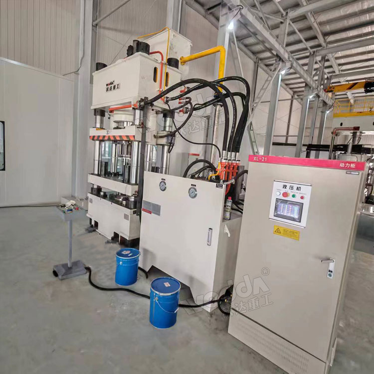 630噸粉末成型液壓機(jī) 630噸粉末成型液壓機(jī)