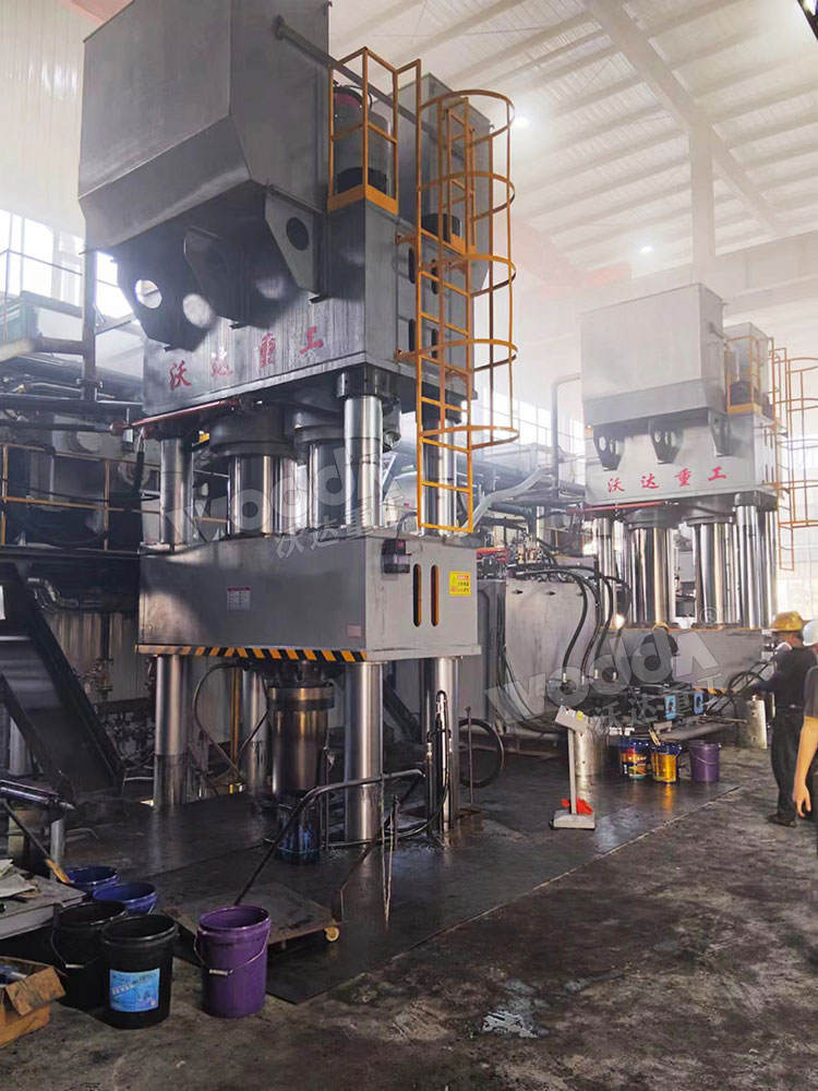 2000噸石墨坩堝液壓機客戶現(xiàn)場 2000噸石墨坩堝液壓機客戶現(xiàn)場