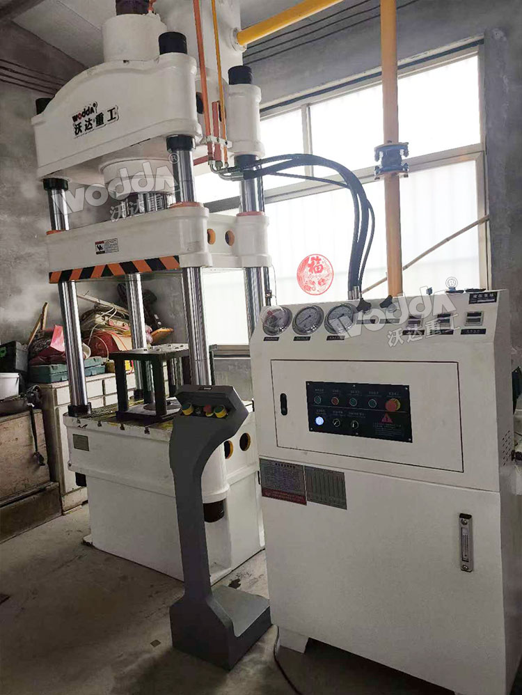 200噸拉伸機安裝完成 200噸拉伸機安裝完成