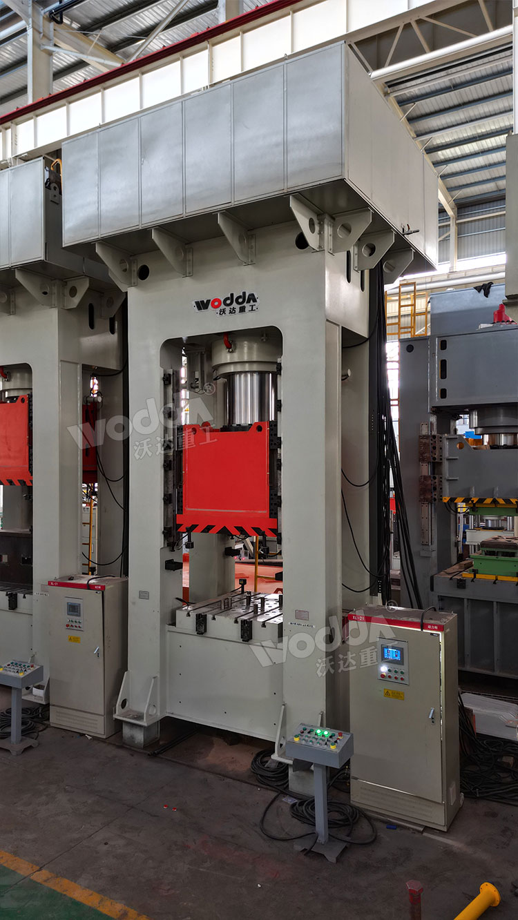 1000噸金屬薄板拉伸液壓機(jī) 1000噸金屬薄板拉伸液壓機(jī)