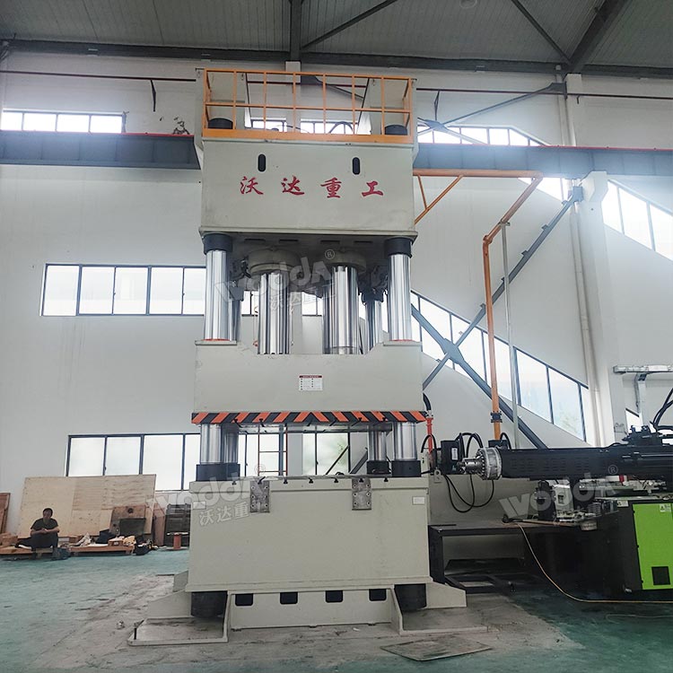 伺服2000噸四柱液壓機現場調試 伺服2000噸四柱液壓機現場調試