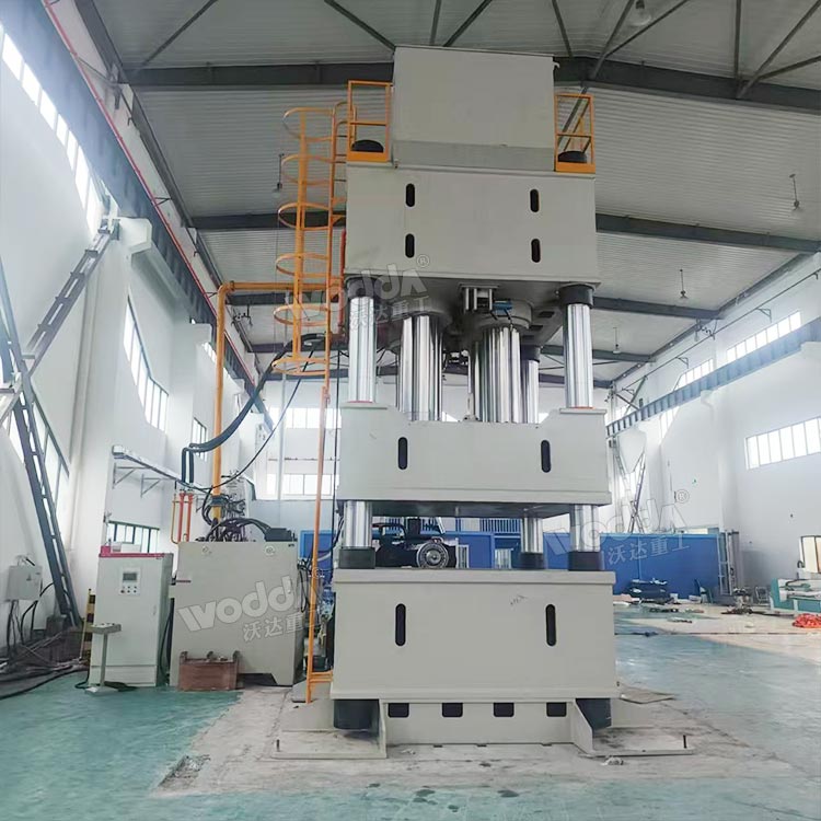 2000噸汽車配件成型液壓機安裝完成 2000噸汽車配件成型液壓機安裝完成