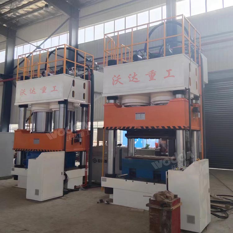 木屑托盤成型液壓機現(xiàn)場 木屑托盤成型液壓機現(xiàn)場