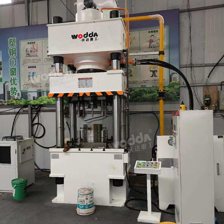 500噸三梁四柱液壓機(jī) 500噸三梁四柱液壓機(jī)