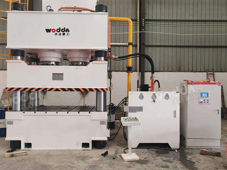 1000噸汽車底盤(pán)護(hù)板沖壓成型液壓機(jī)