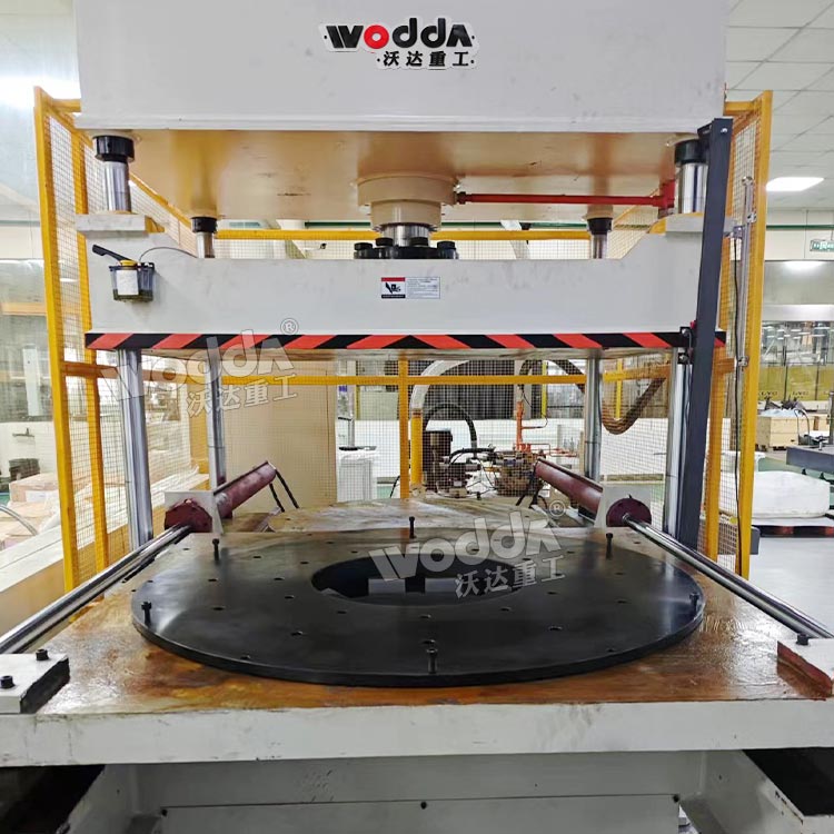 100噸三梁四柱液壓機(jī)帶移動工作臺 100噸三梁四柱液壓機(jī)帶移動工作臺