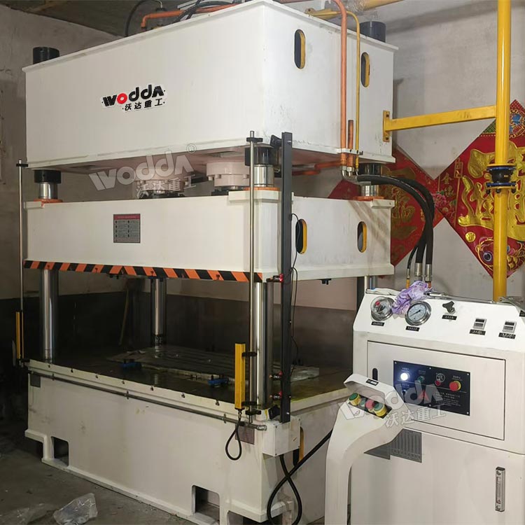 250噸三梁四柱液壓機(jī) 250噸三梁四柱液壓機(jī)