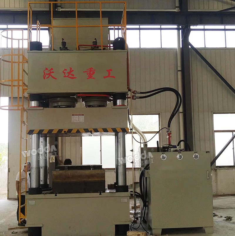 800噸四柱液壓機(jī) 800噸四柱液壓機(jī)