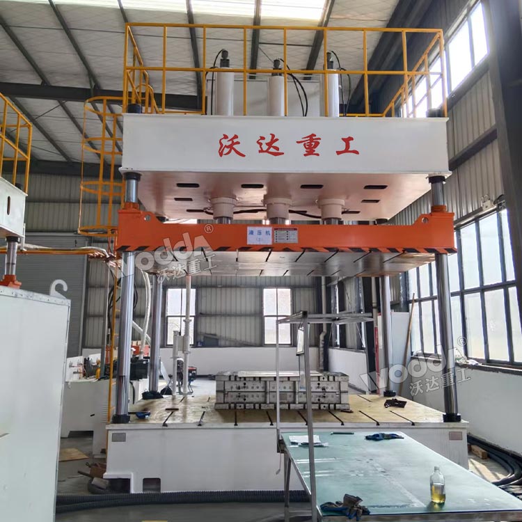 315噸汽車內(nèi)飾件成型液壓機(jī) 315噸汽車內(nèi)飾件成型液壓機(jī)