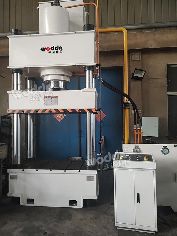 400噸液壓機(jī) 400噸液壓機(jī)