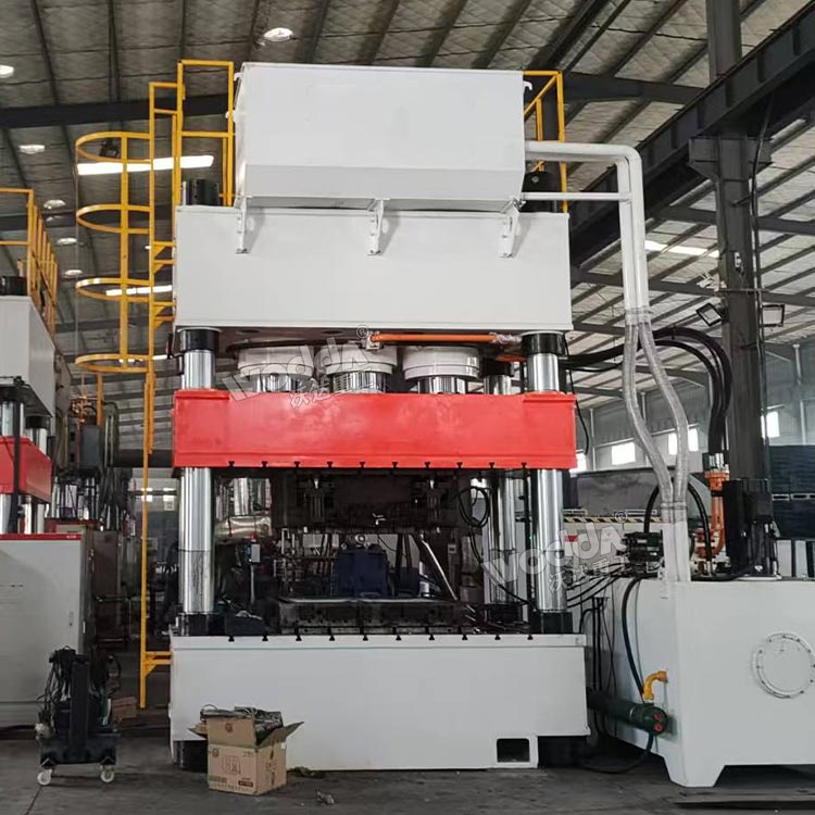 1200噸四柱液壓機(jī) 1200噸四柱液壓機(jī)