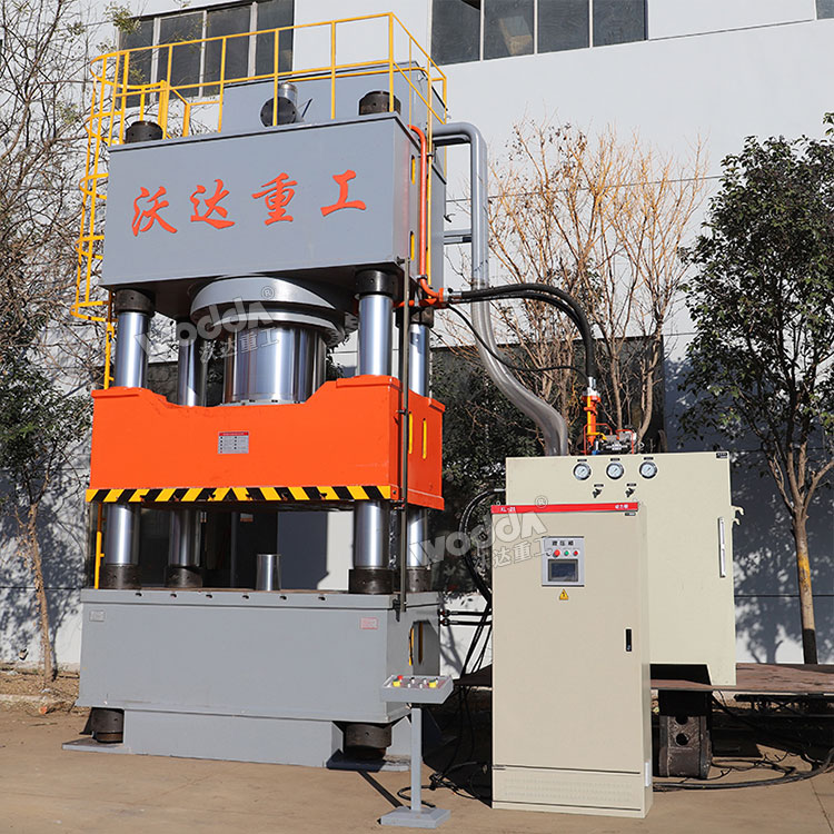 2000噸液壓機(jī) 2000噸液壓機(jī)