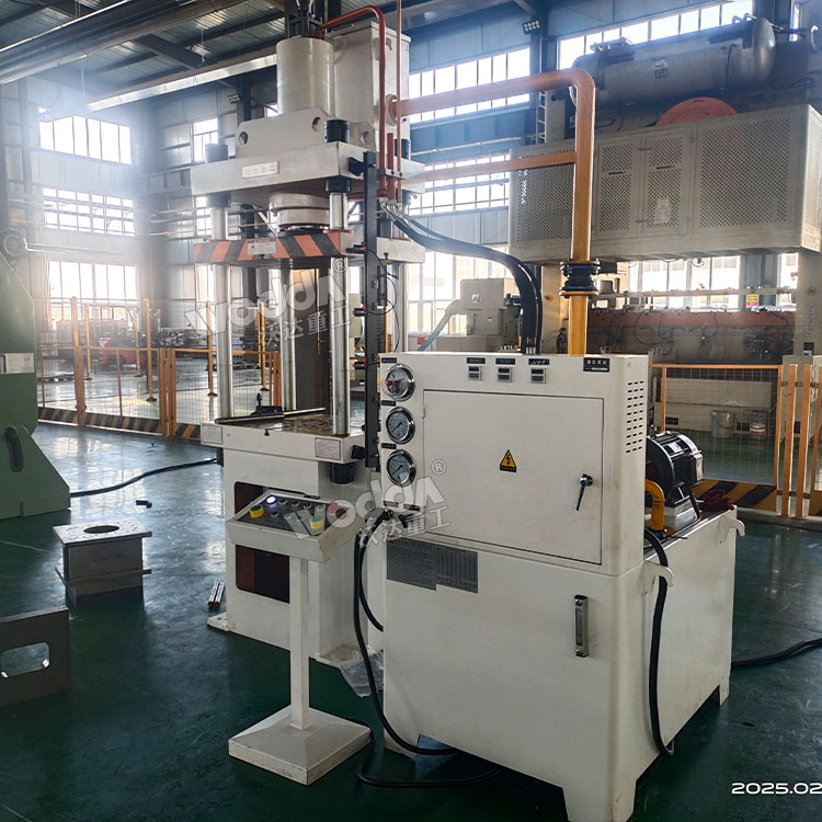 100噸液壓機(jī) 100噸液壓機(jī)