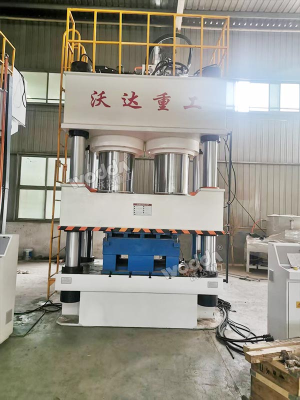 1800噸木屑托盤成型液壓機(jī)現(xiàn)場(chǎng) 1800噸木屑托盤成型液壓機(jī)現(xiàn)場(chǎng)