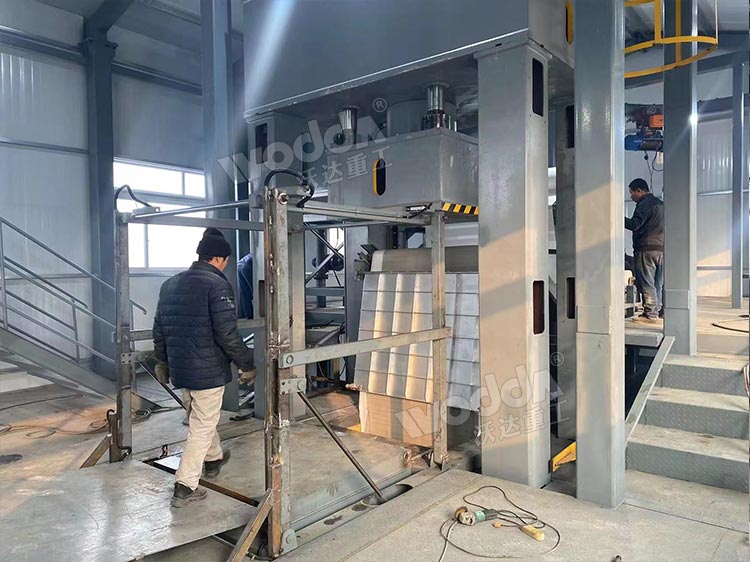 污泥壓榨機(jī)現(xiàn)場(chǎng) 污泥壓榨機(jī)現(xiàn)場(chǎng)