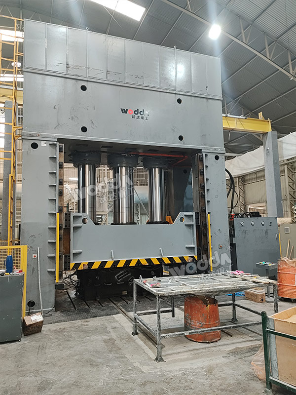 2000噸復(fù)合材料成型液壓機 2000噸復(fù)合材料成型液壓機