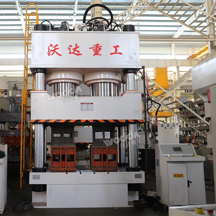 1600噸木屑托盤液壓機車間實物 1600噸木屑托盤液壓機車間實物