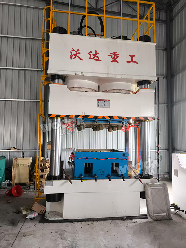 1600噸塑料托盤液壓機(jī) 1600噸塑料托盤液壓機(jī)