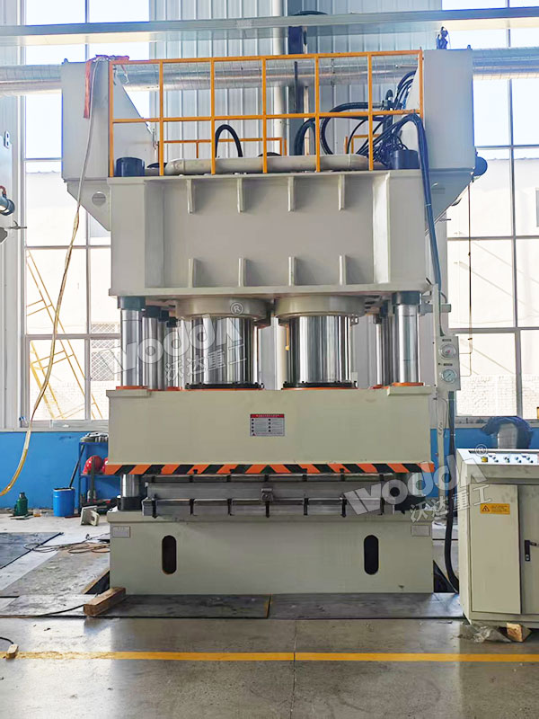 3600噸壓濾機(jī)濾板成型液壓機(jī)現(xiàn)場 3600噸壓濾機(jī)濾板成型液壓機(jī)現(xiàn)場