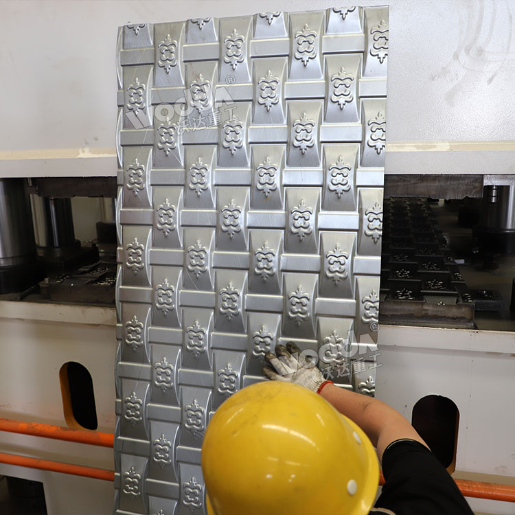 門(mén)板門(mén)面壓花