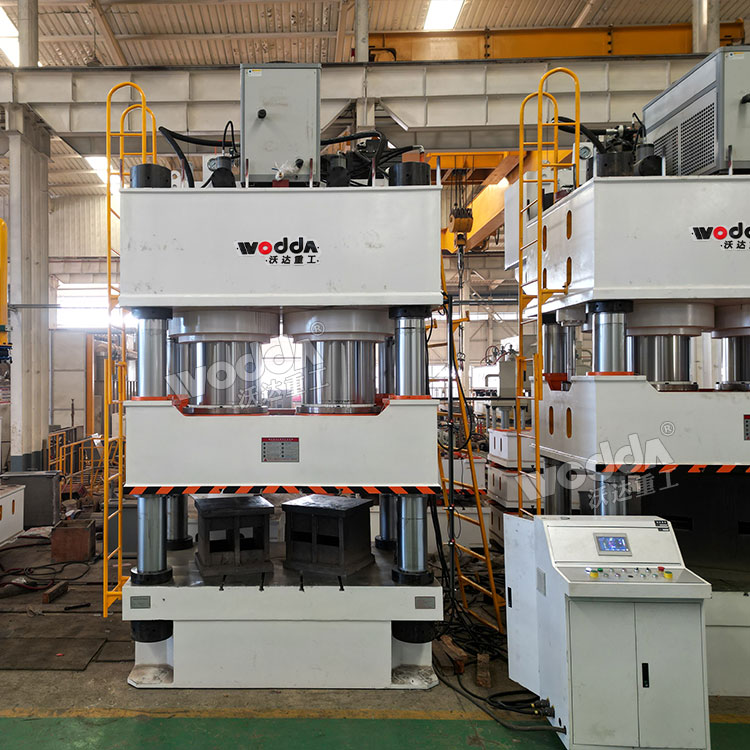 1600噸木屑托盤液壓機(jī) 1600噸木屑托盤液壓機(jī)