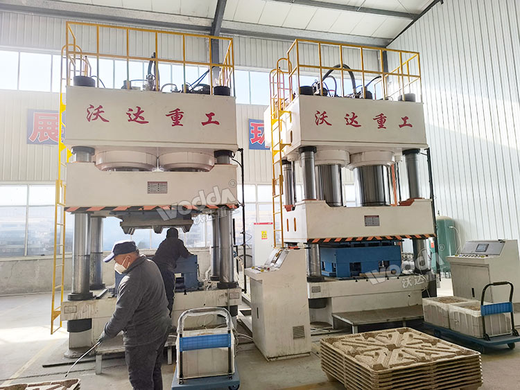 1600噸木屑托盤液壓機(jī)現(xiàn)場 1600噸木屑托盤液壓機(jī)現(xiàn)場