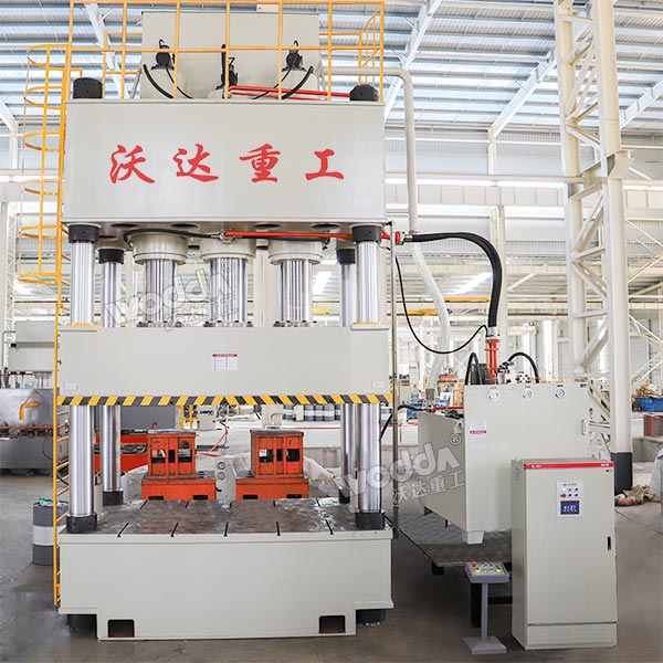 1500噸復(fù)合材料成型液壓機(jī) 1500噸復(fù)合材料成型液壓機(jī)