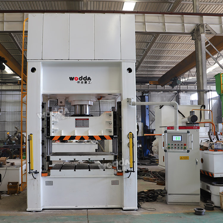 315噸框架式液壓機(jī) 315噸框架式液壓機(jī)