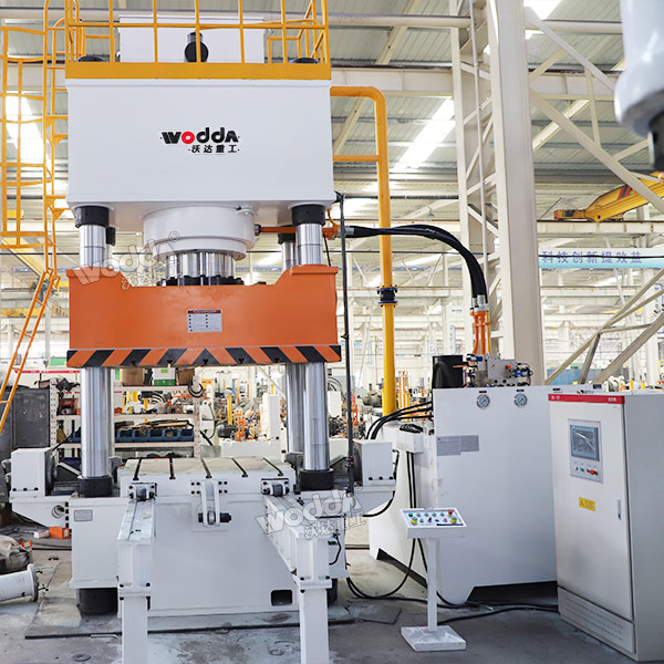 1000噸四柱液壓機.jpg 1000噸四柱液壓機.jpg