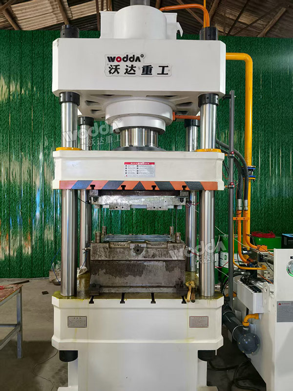 315噸復(fù)合材料成型液壓機