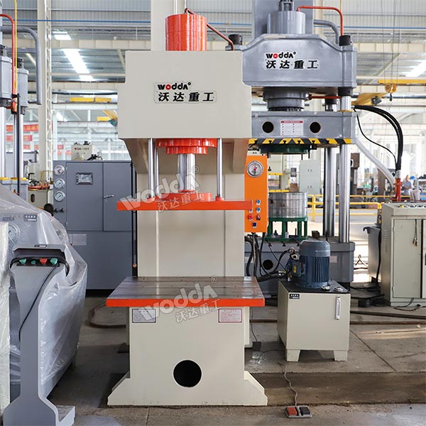 100噸單柱液壓機（壓板式）