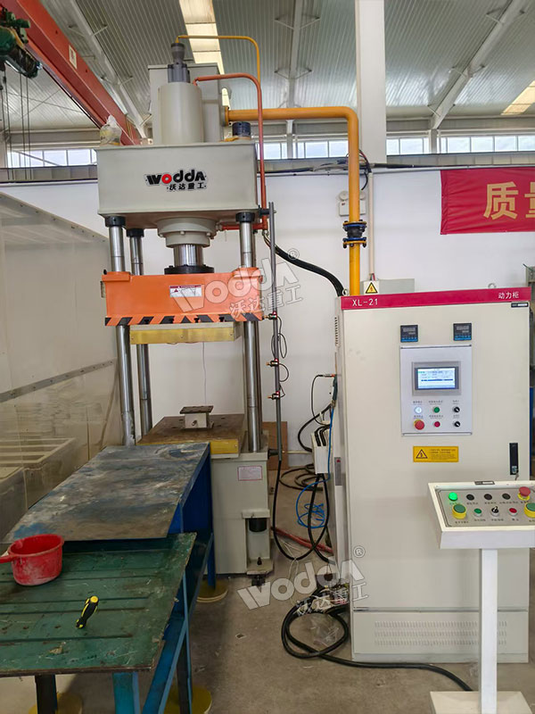 100噸四柱液壓機(jī)帶加熱板