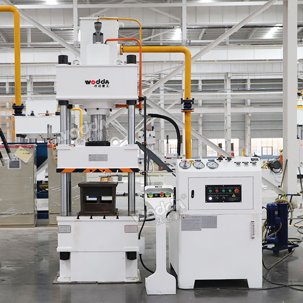 100噸四柱液壓機(jī) 100噸四柱液壓機(jī)